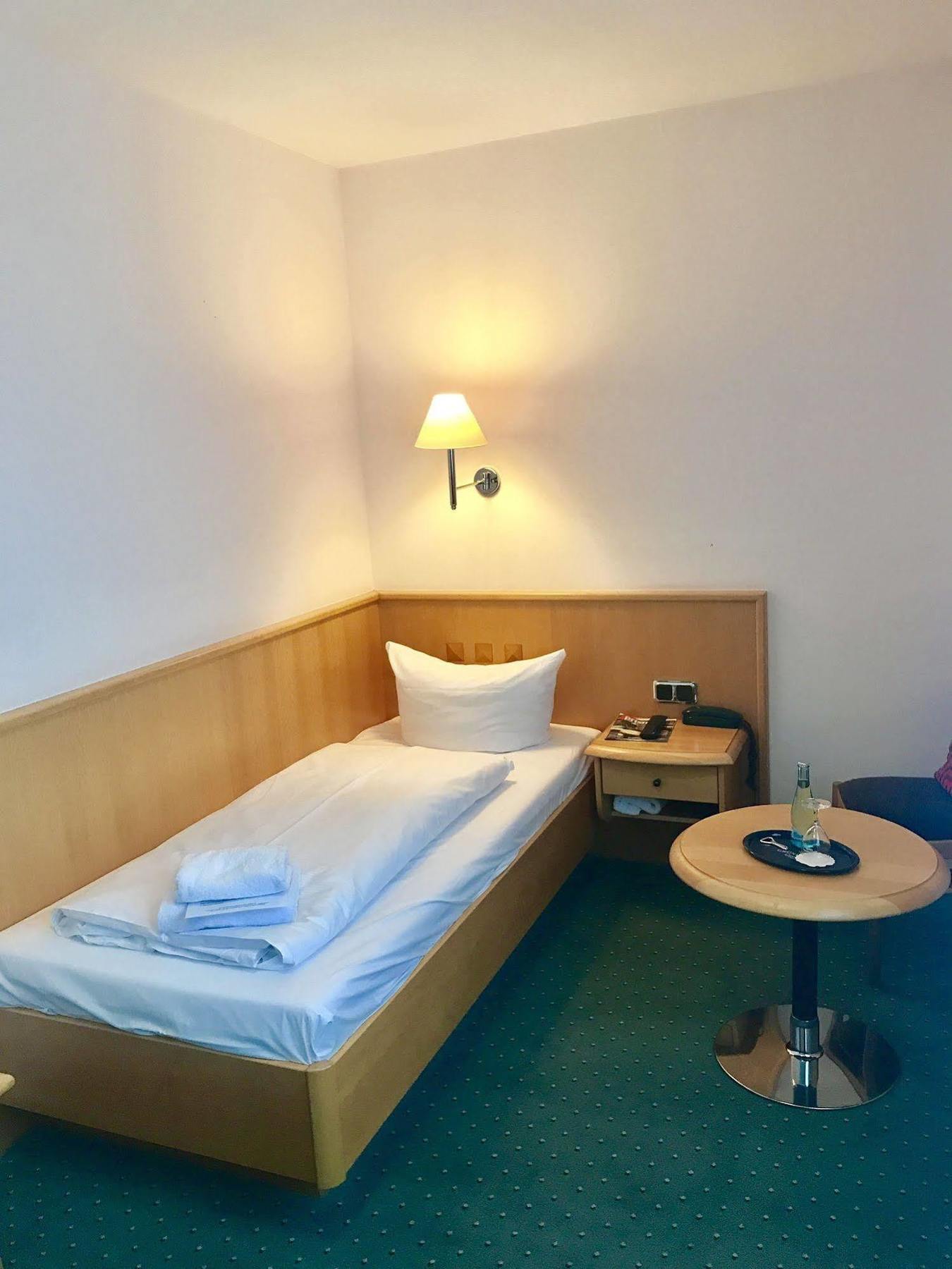 Hotel Berlin - Greenline Hotel Цоссен Екстер'єр фото