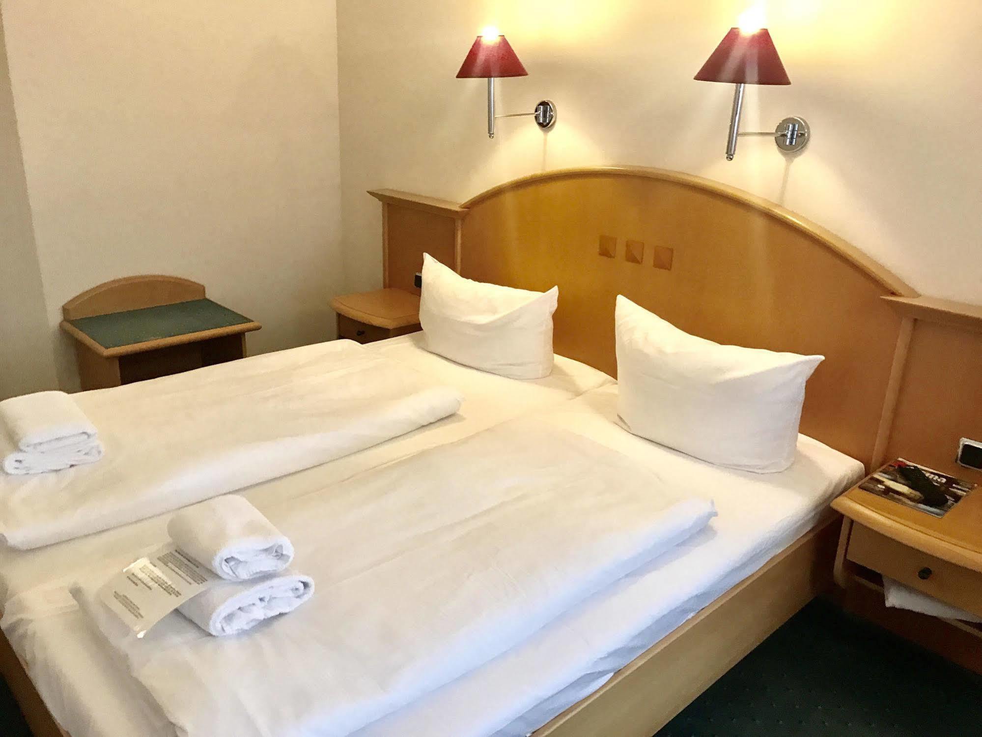 Hotel Berlin - Greenline Hotel Цоссен Екстер'єр фото